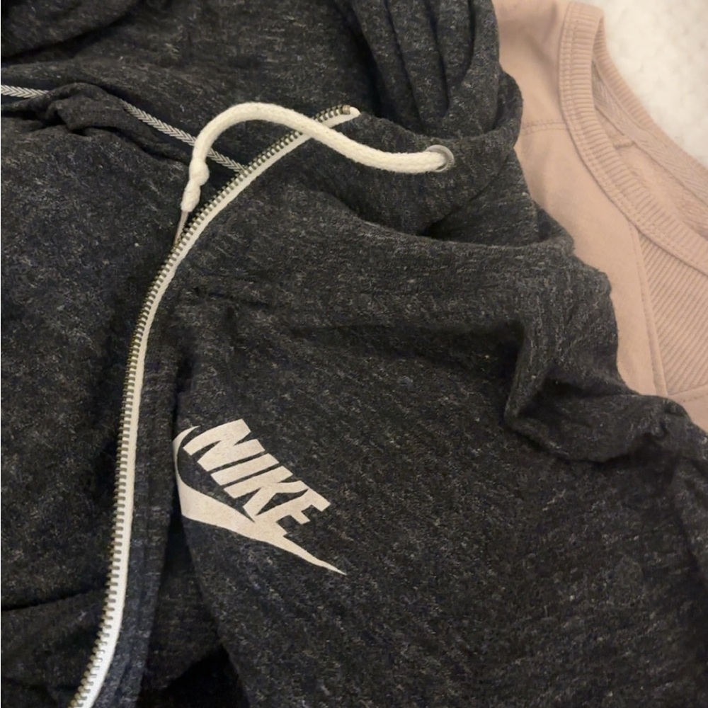 Mystery Bundle of Women’s Sweatshirts s/m